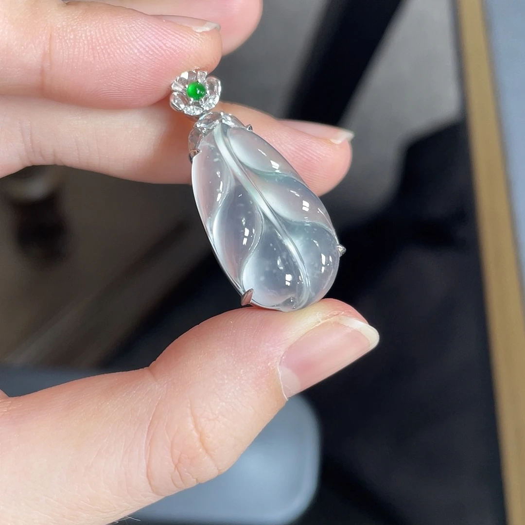 翡翠18K金镶嵌颈饰超美冰叶子