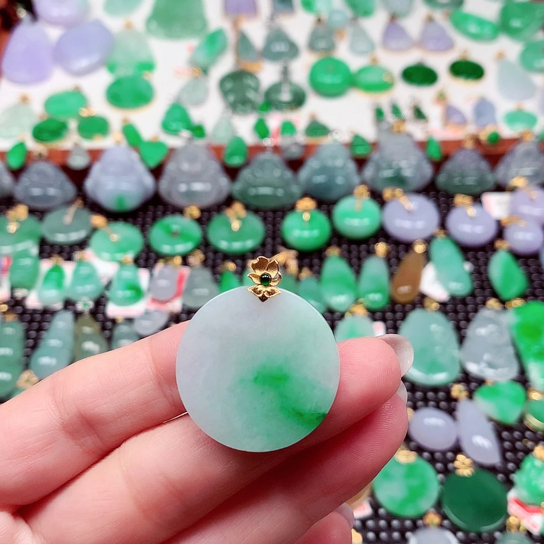 翡翠18K金镶嵌颈饰