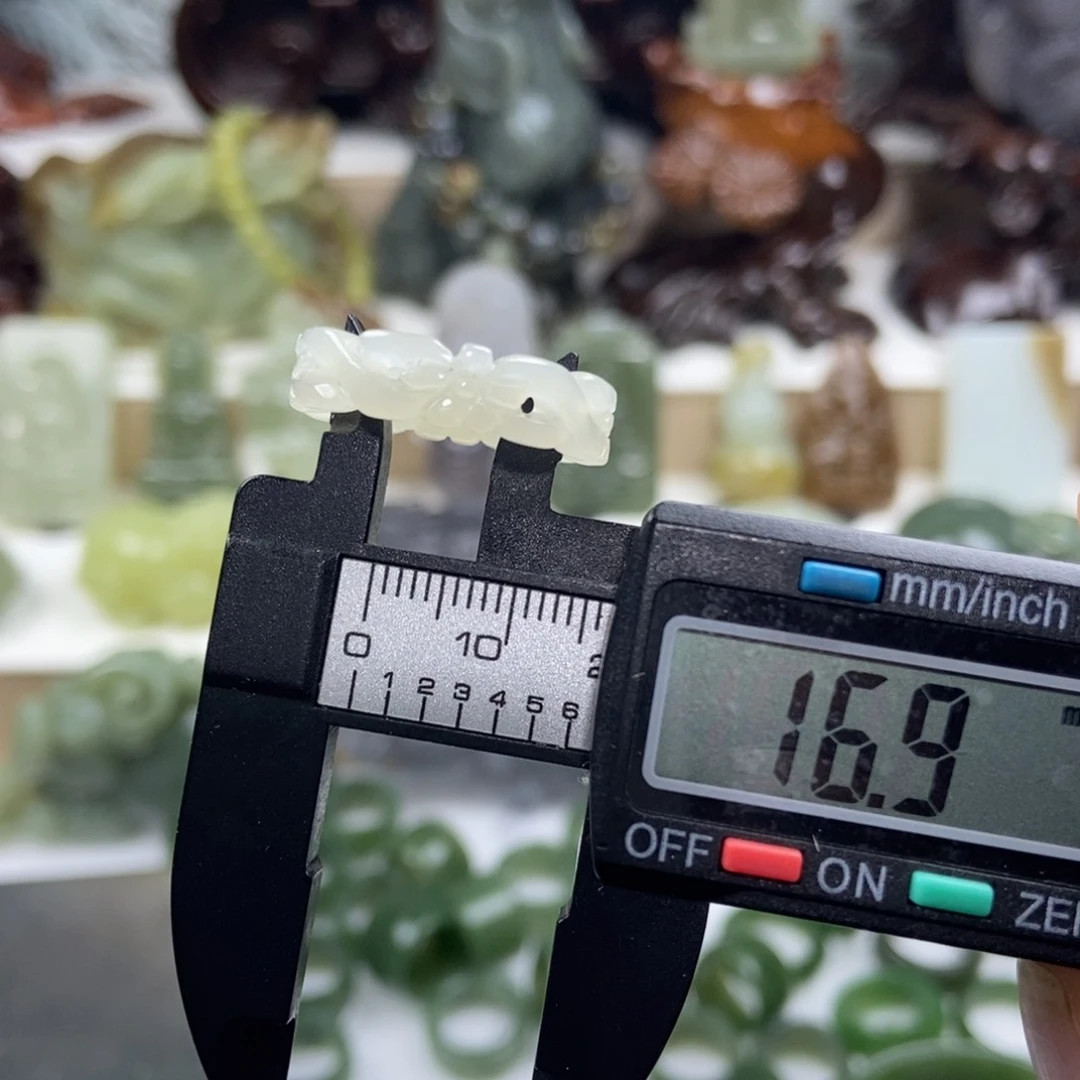 【闪购商品】吊坠(不含链)未镶嵌和田玉