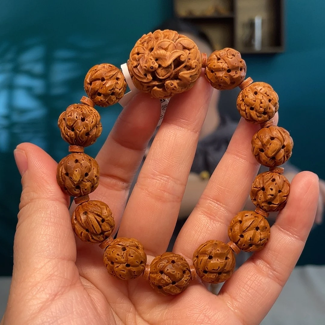 桃核福在身边核雕作品