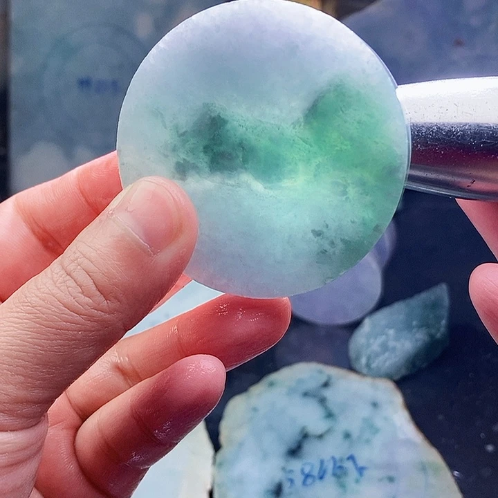 翡翠未镶嵌颈饰毛料24