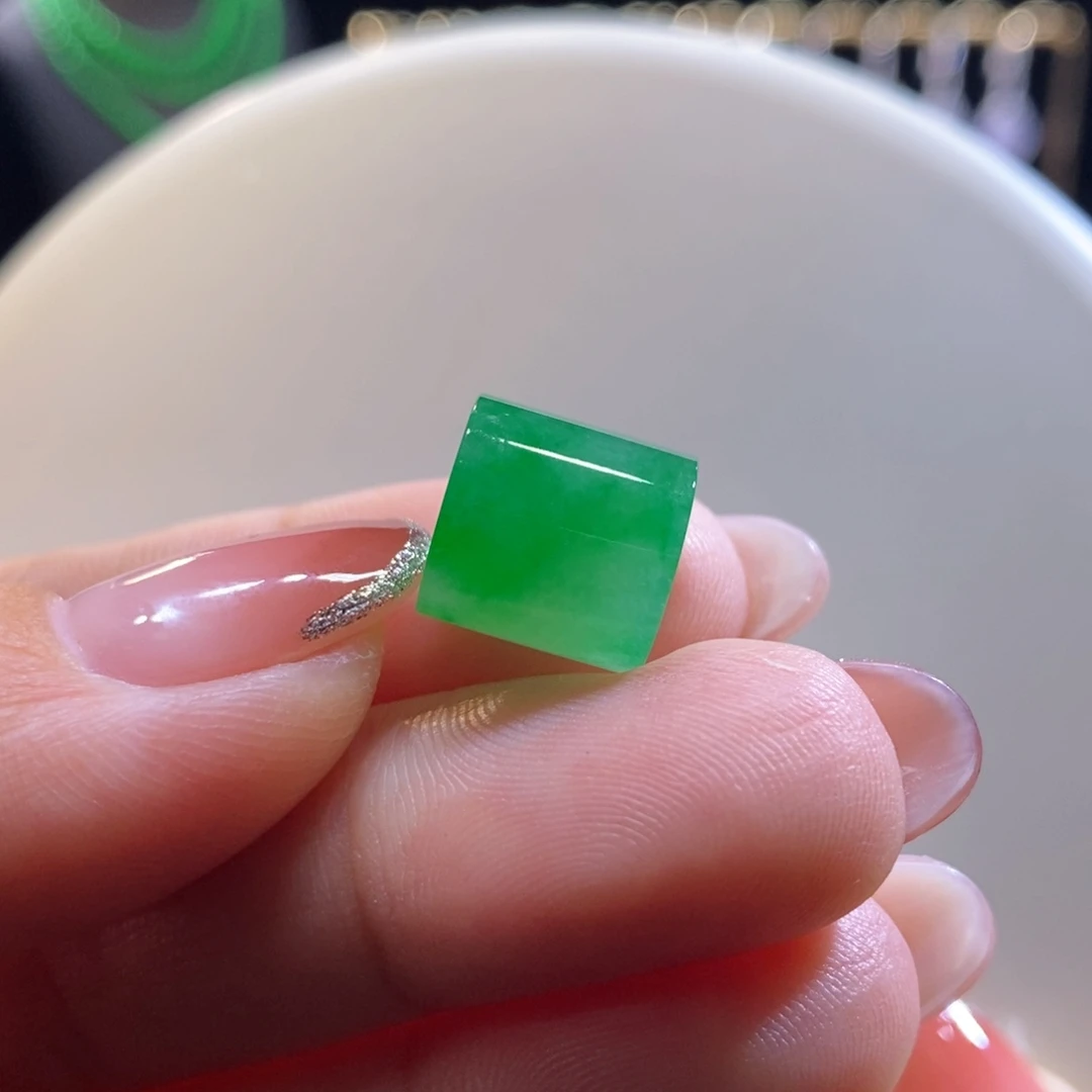 翡翠未镶嵌吊坠(不含链)翡翠冰辣绿桶珠