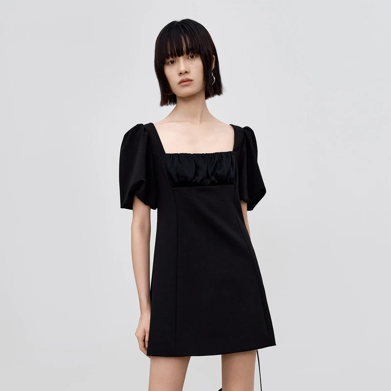 【小余专属】MOCO秋季缎面拼接方领泡泡袖小黑裙连衣裙MBB3DRS004