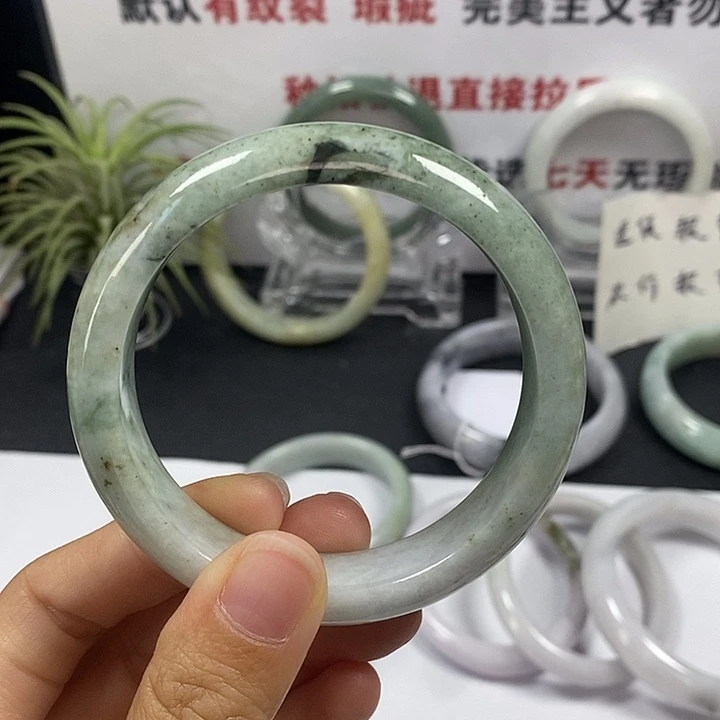 未镶嵌手镯翡翠68号。 55圈