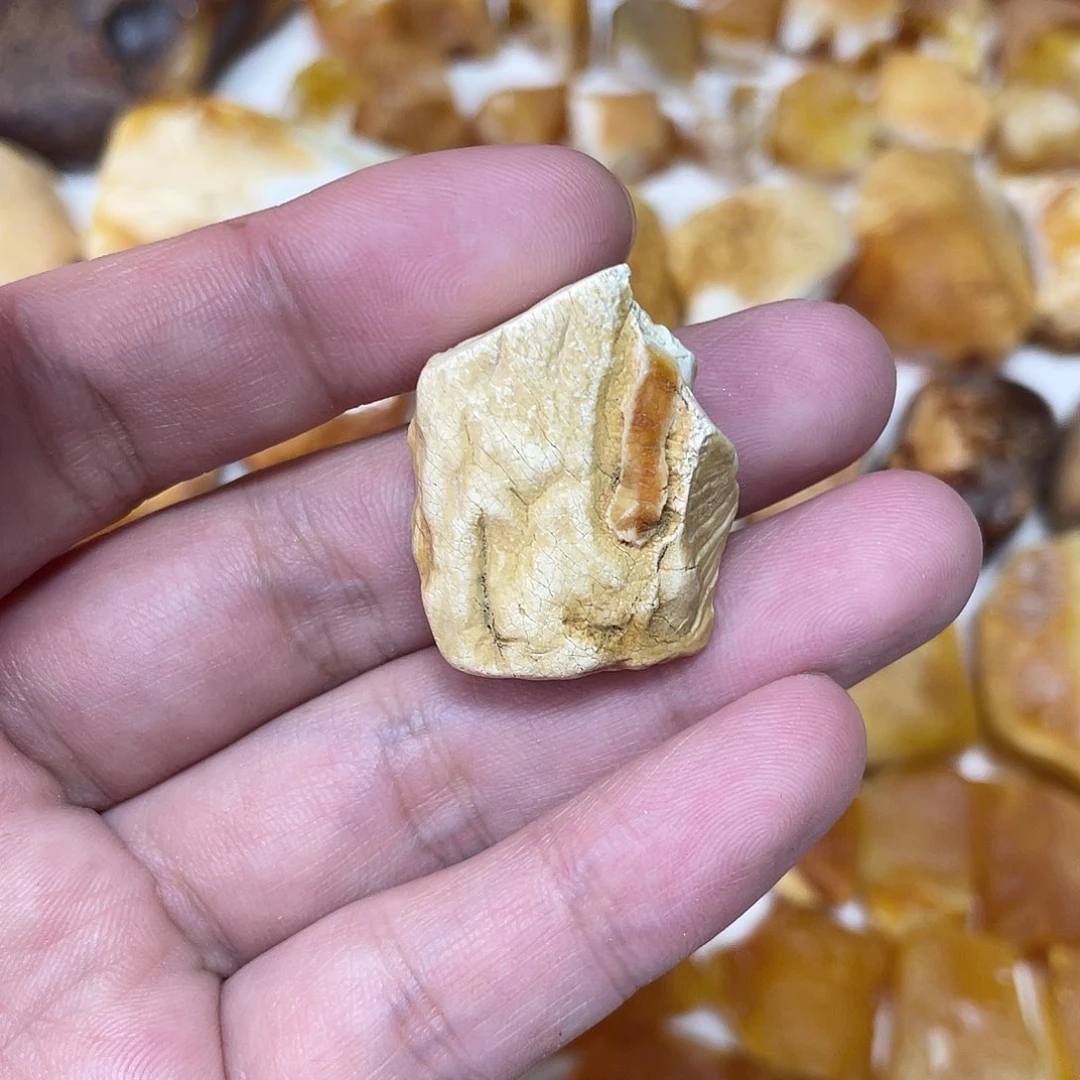 定制琥珀未镶嵌小*谷原矿琥珀