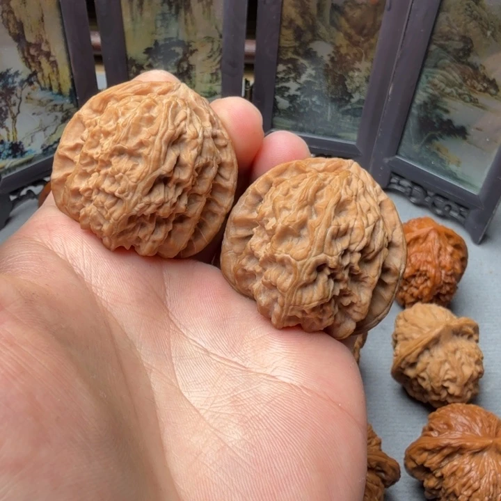 文玩核桃吊坠白狮子40