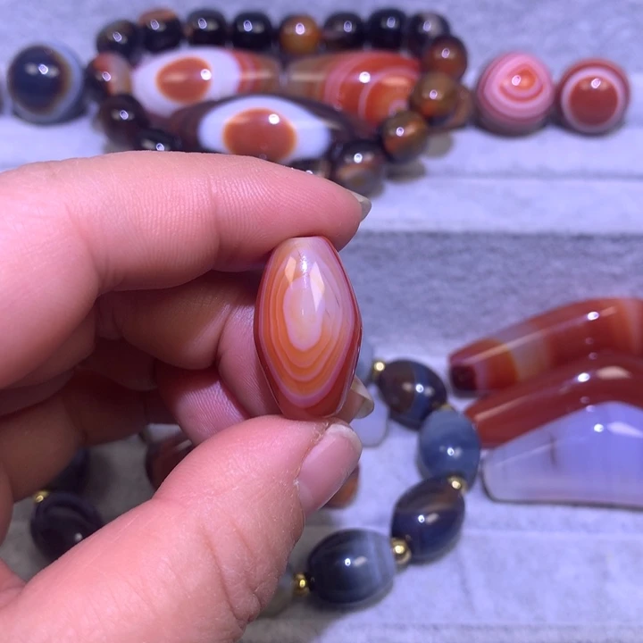 南红玛瑙合金颈饰