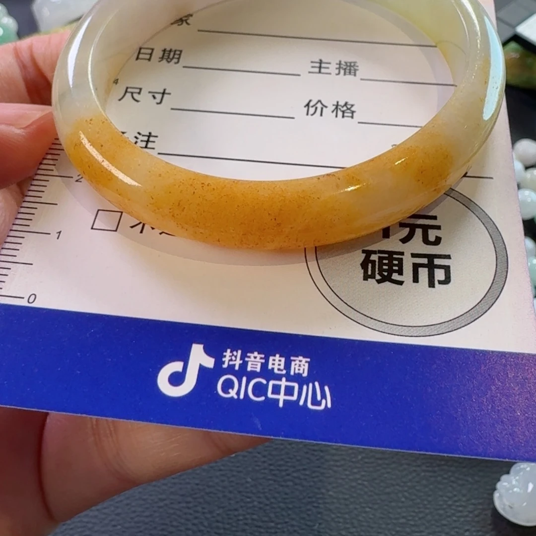 翡翠手镯未镶嵌花**?手镯