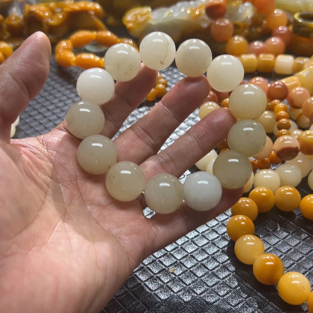 石英质玉未镶嵌颈饰