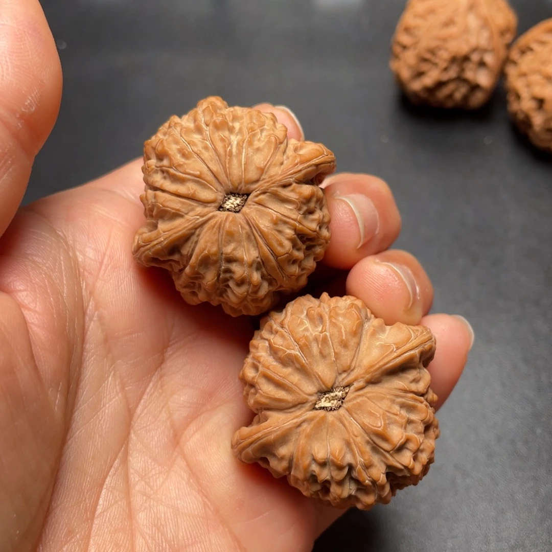 【闪购商品】把件文玩核桃血麒麟………