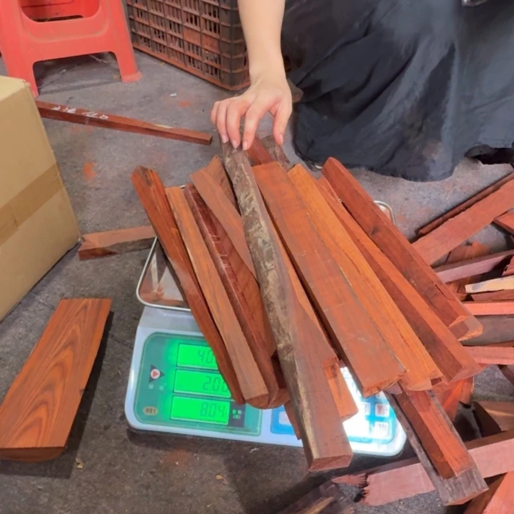 羊***伯檀香紫檀（小叶紫檀）