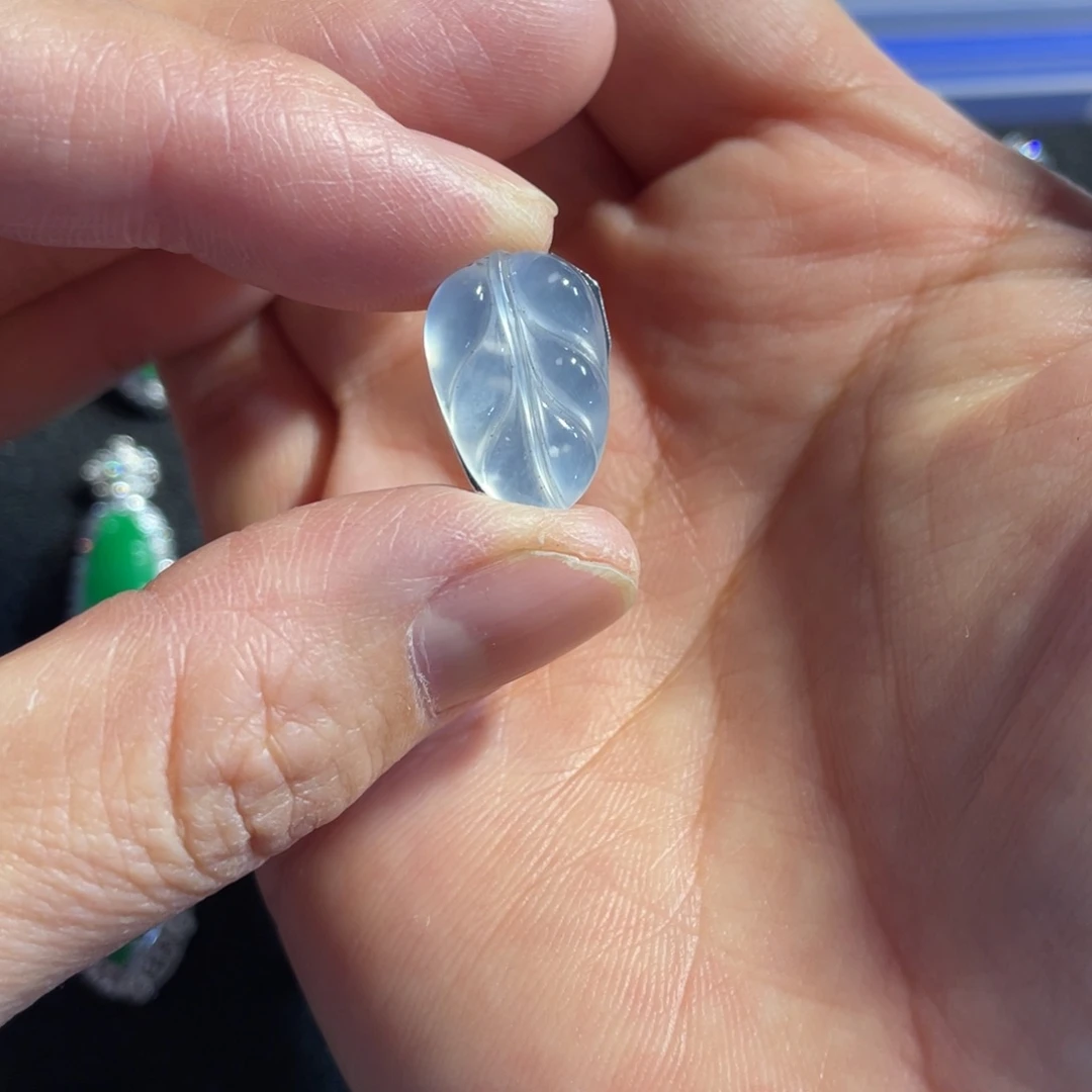 翡翠未镶嵌颈饰叶子