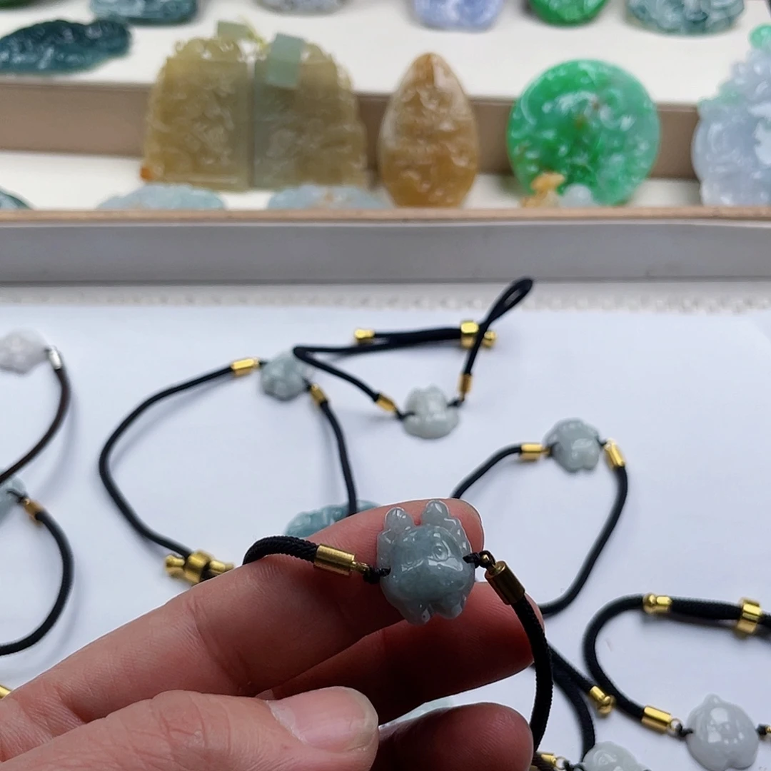 颈饰未镶嵌翡翠谢*！