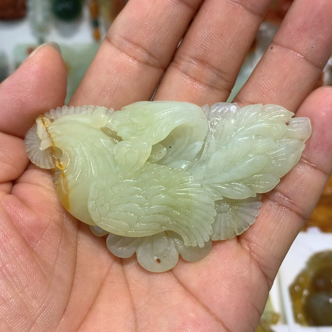 蛇纹石玉未镶嵌颈饰