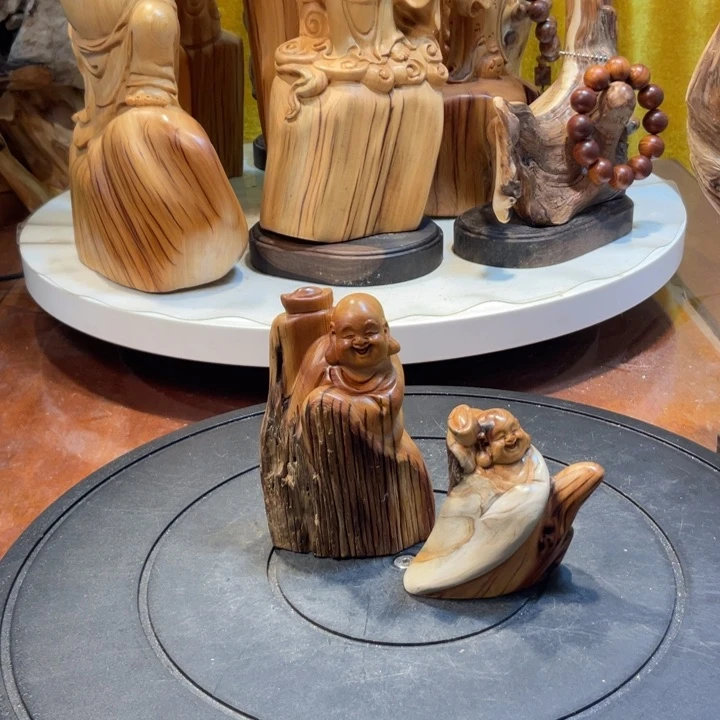 柏木（崖柏）人****客崖柏   弥勒