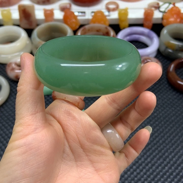 石英质玉未镶嵌手镯