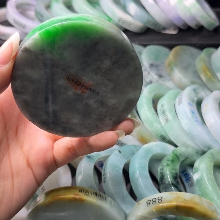 定制翡翠未镶嵌翡翠手镯