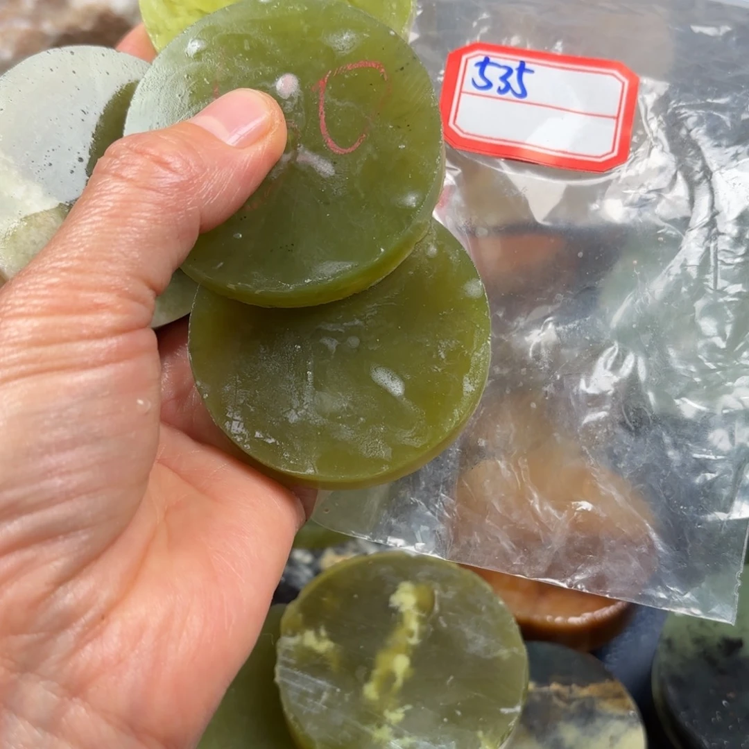 j***m蛇纹石玉未镶嵌珠宝奇石