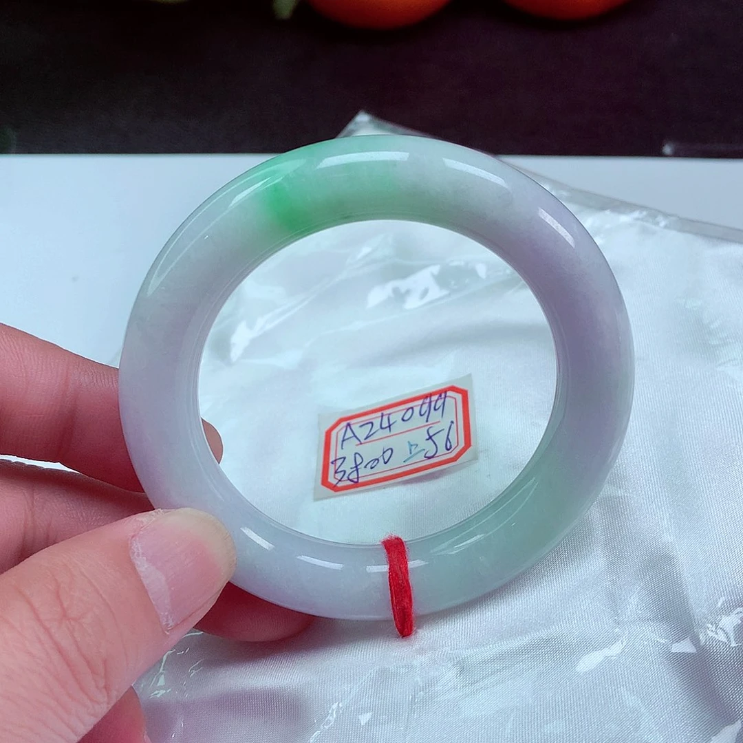 翡翠手镯（圆镯）未镶嵌圈口圆56