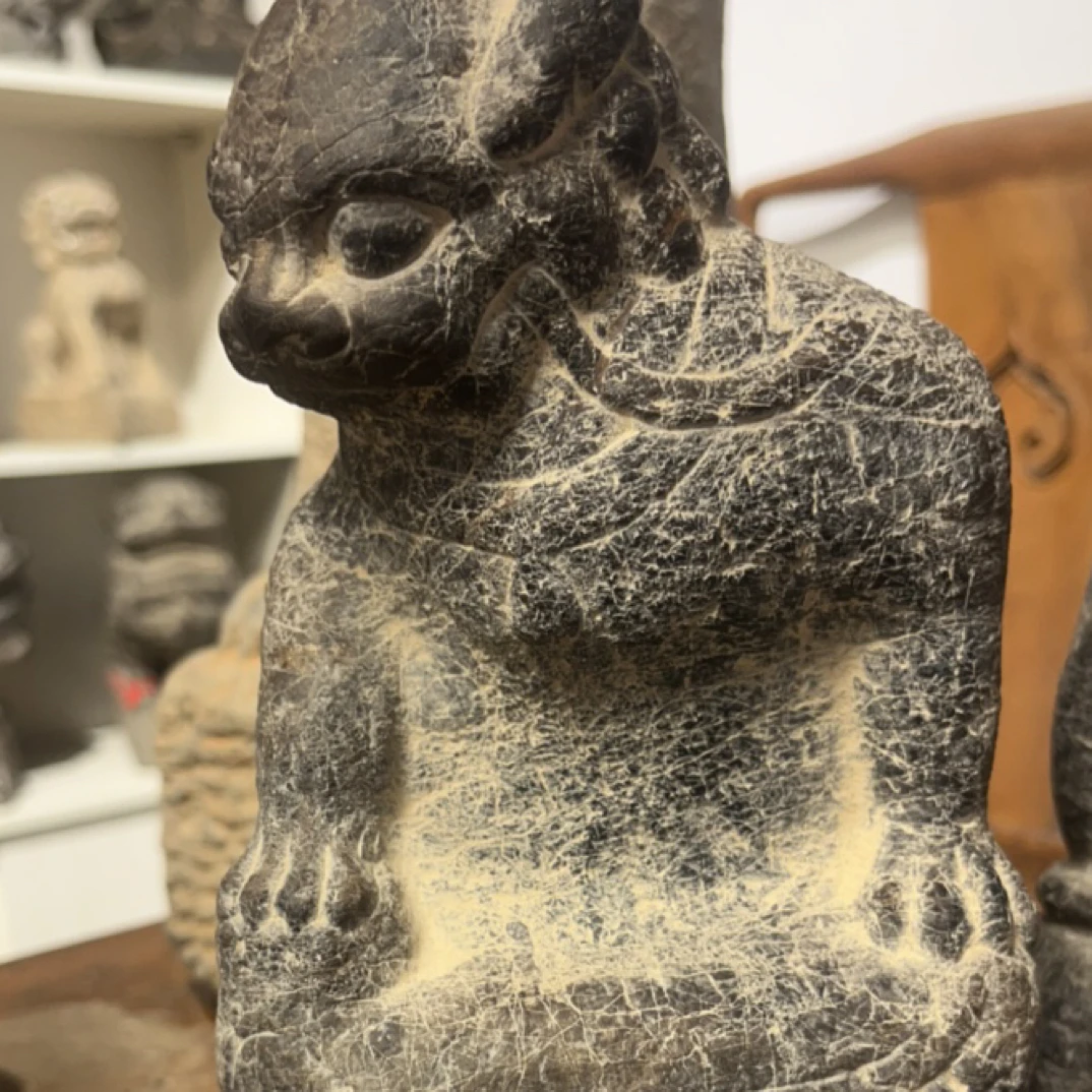 青石案头狮 品相完好