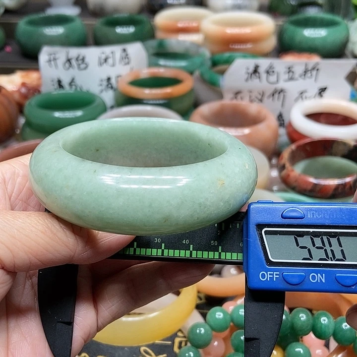 石英质玉手镯未镶嵌