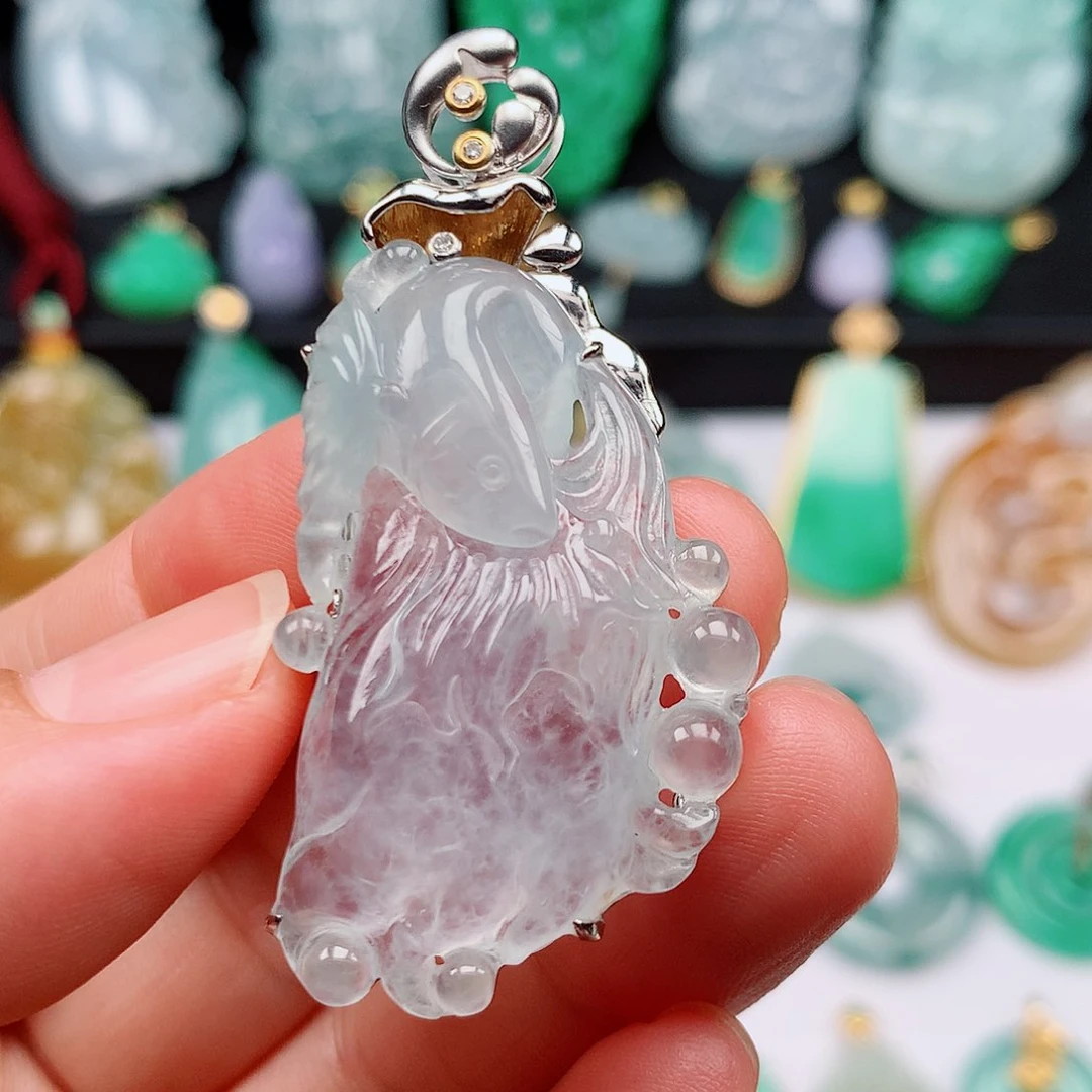 翡翠未镶嵌颈饰斗鱼