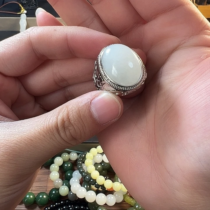 和田玉未镶嵌项链