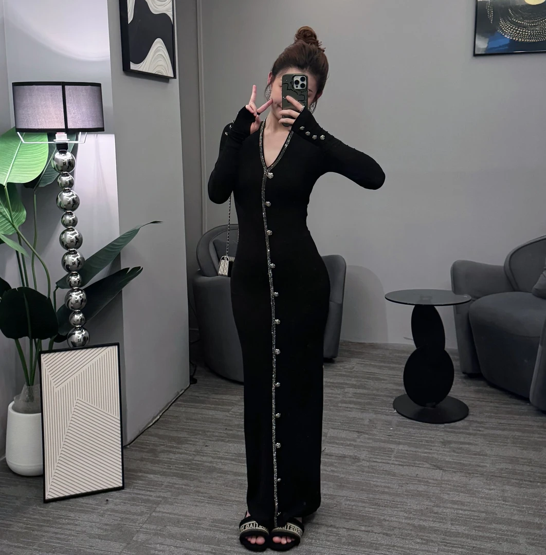 【Gouya】法式v领满天星连衣裙秋冬新款气质收腰修身显瘦包臀长裙