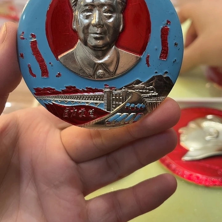 玉***米像章一一一一一一一高贵轻言