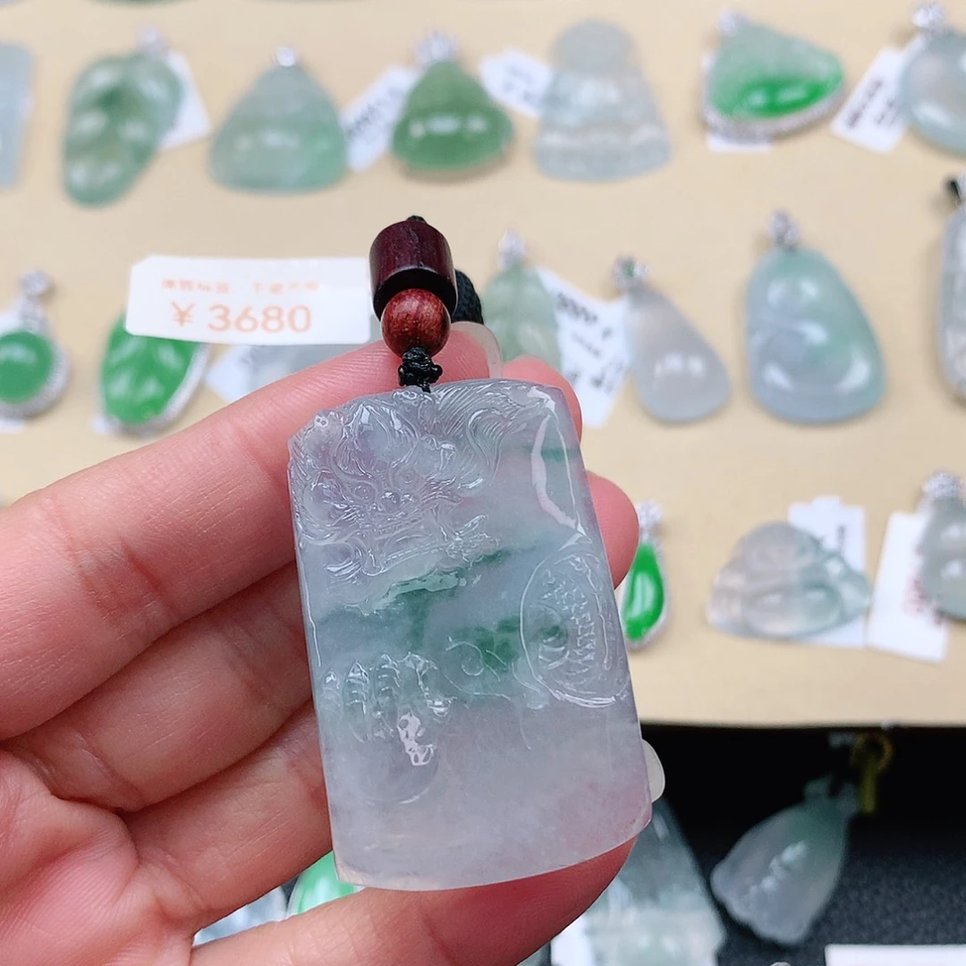 翡翠颈饰未镶嵌龙牌