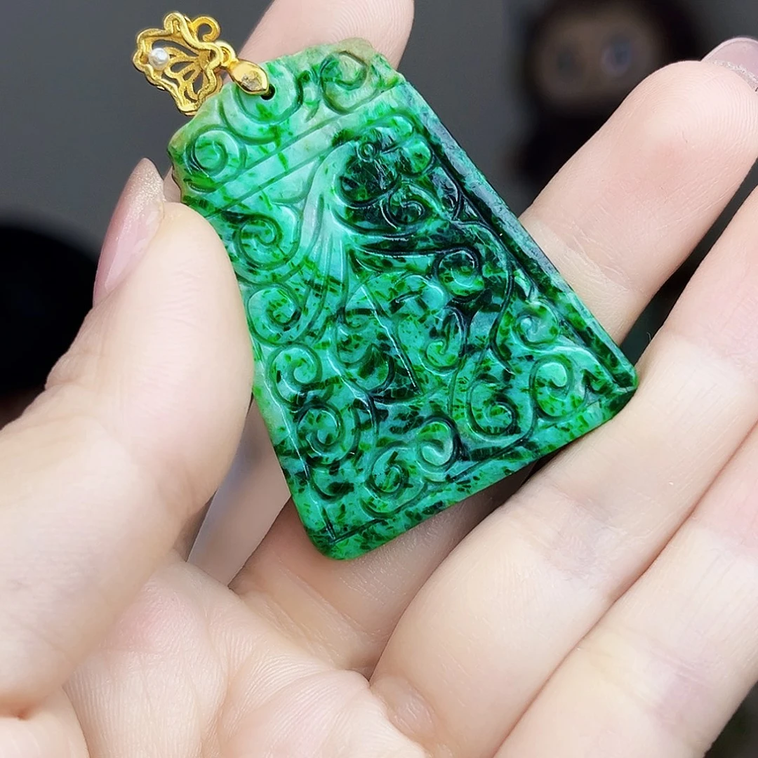翡翠未镶嵌颈饰多样性