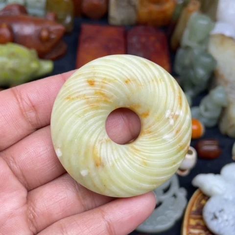 蛇纹石玉未镶嵌颈饰8