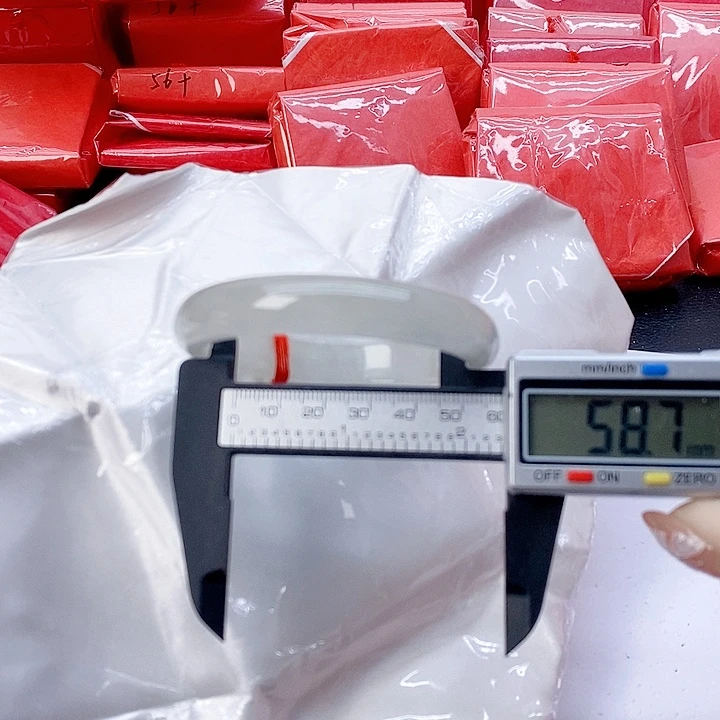 翡翠手镯未镶嵌85。   