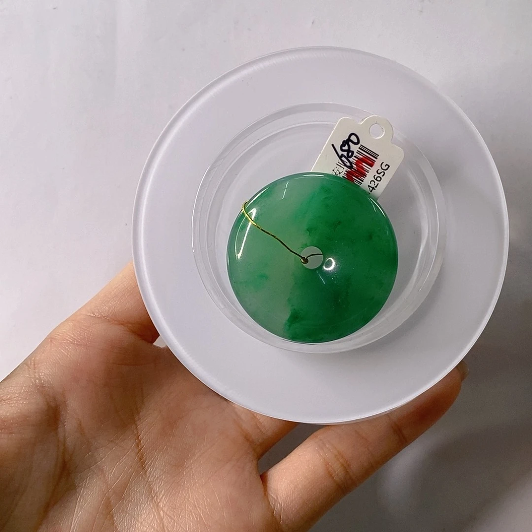 石英质玉未镶嵌颈饰?**余