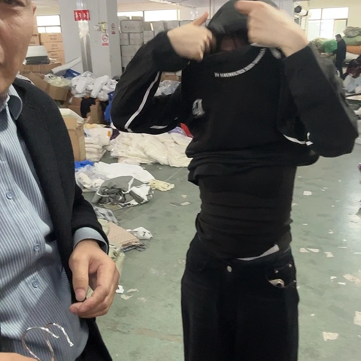 黑色字母打底衫均码