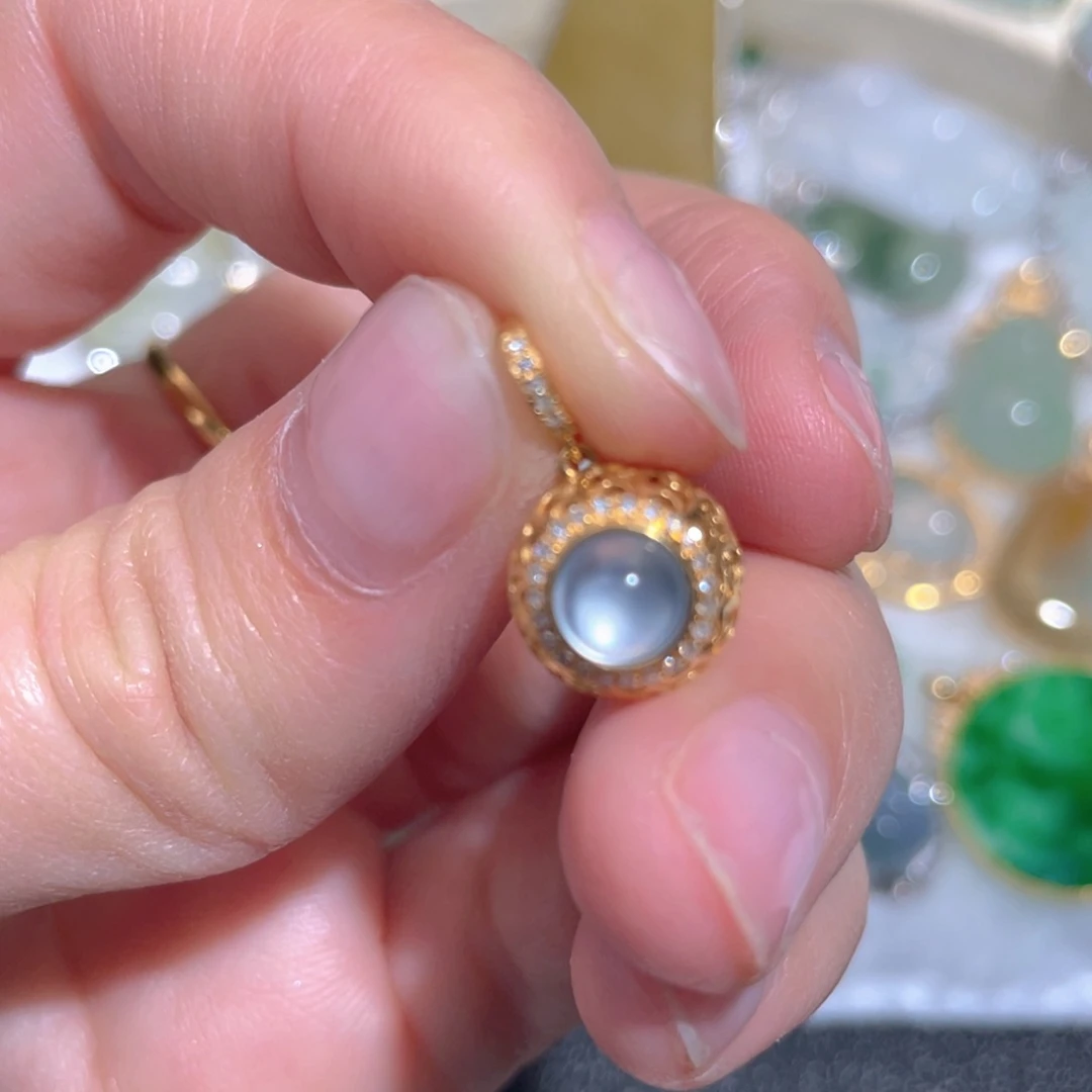 翡翠颈饰18K金镶嵌翡翠