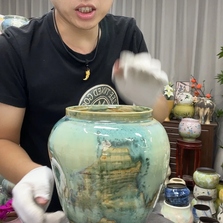 花盆里面的土，现在没有了