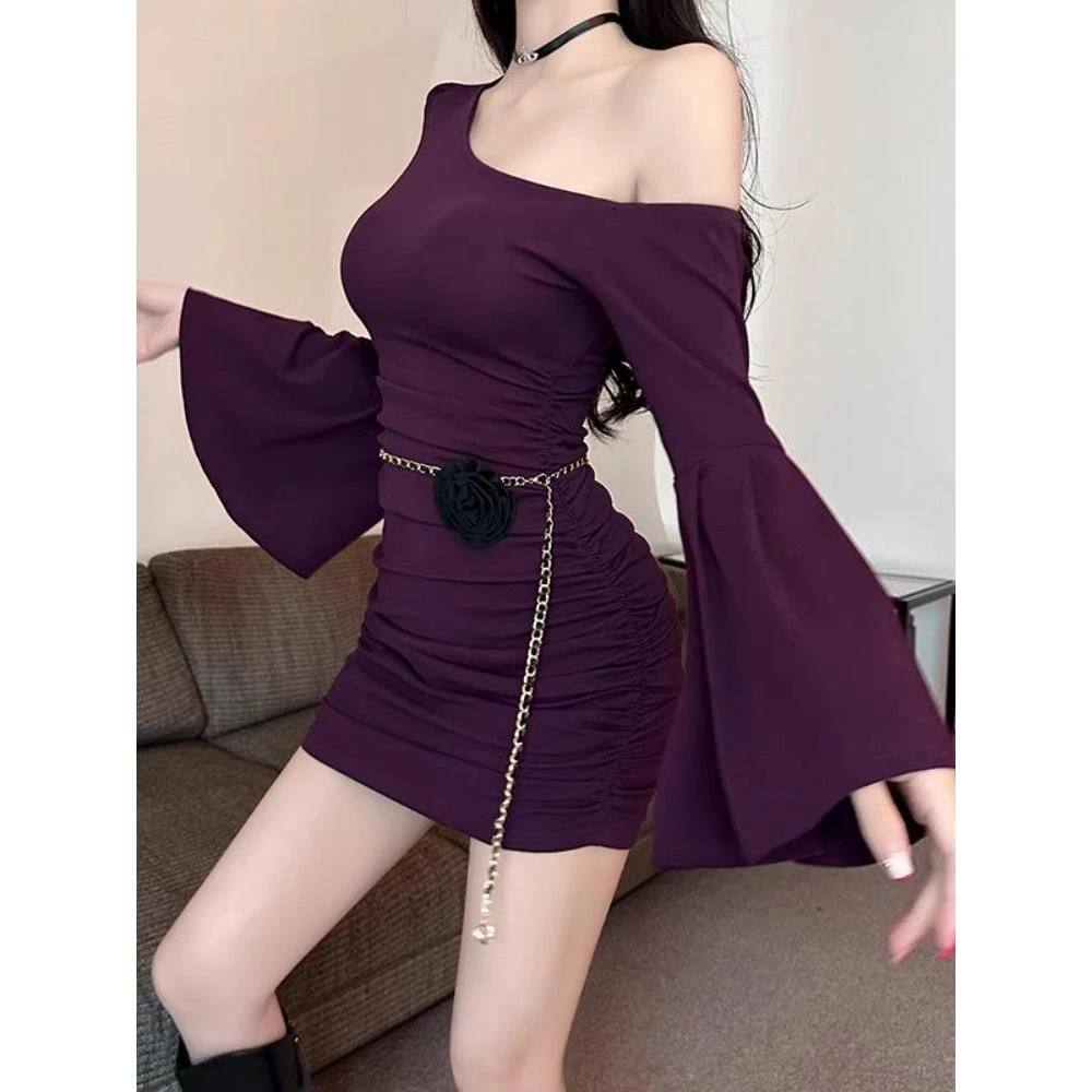 一字肩喇叭袖紫色连衣裙女秋冬性感包臀小妈裙名媛显身材内搭裙子