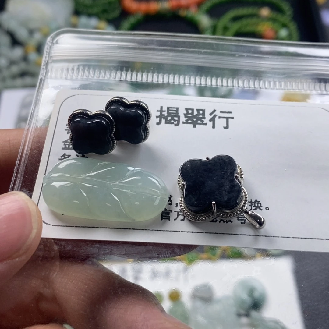 翡翠颈饰未镶嵌小***啊