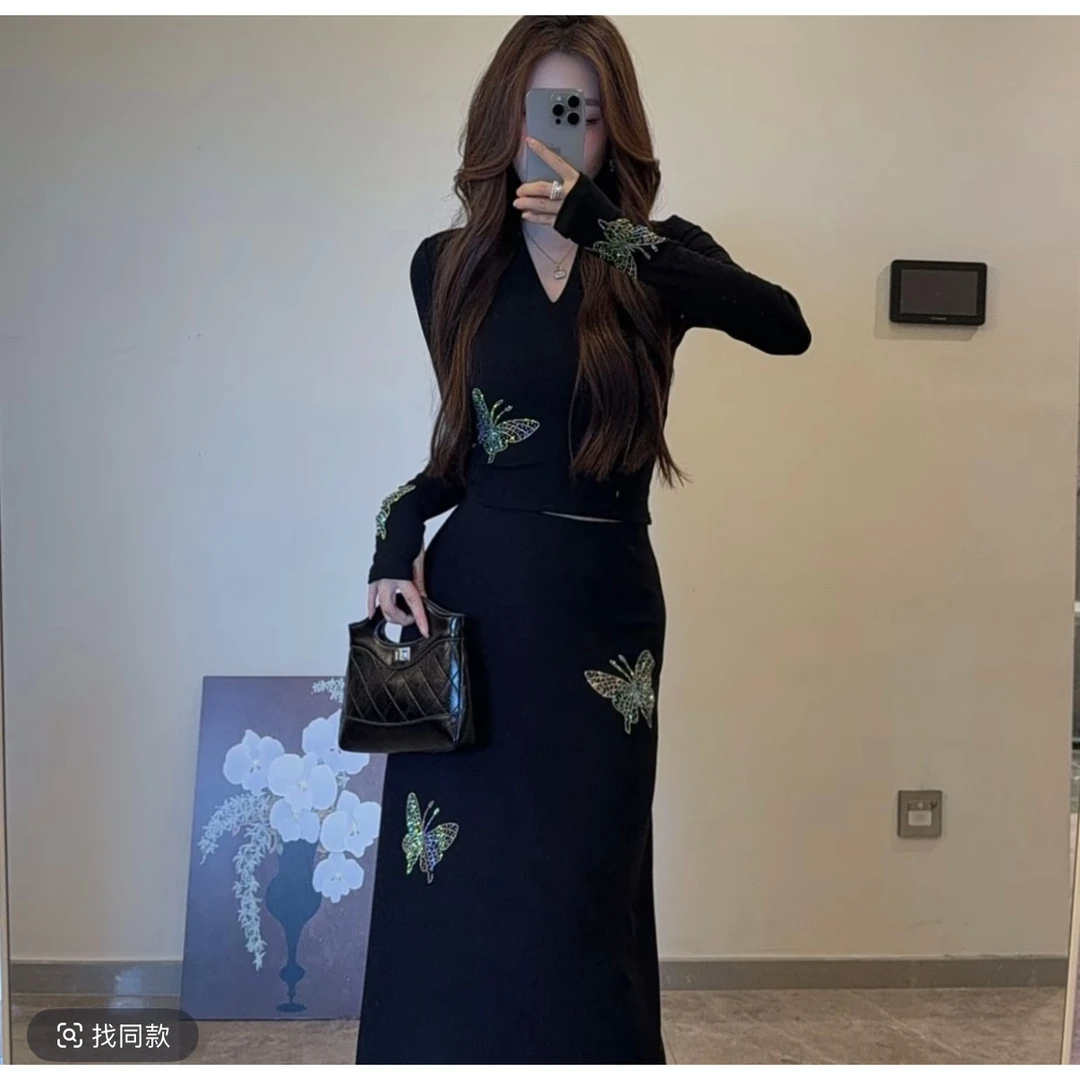 早秋款烫钻半身裙气质显瘦V领长袖上衣百搭套装