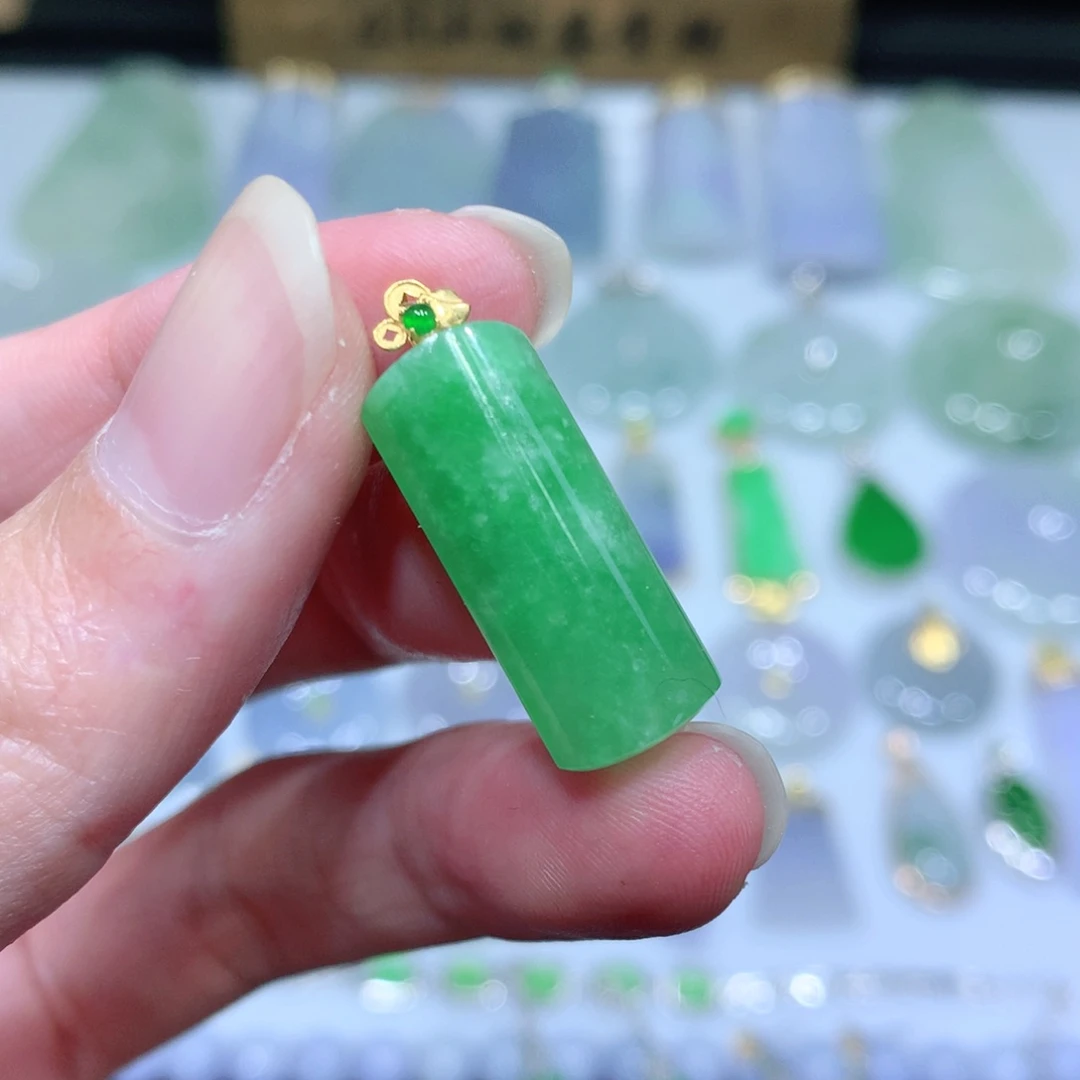 翡翠吊坠(不含链)18K金镶嵌