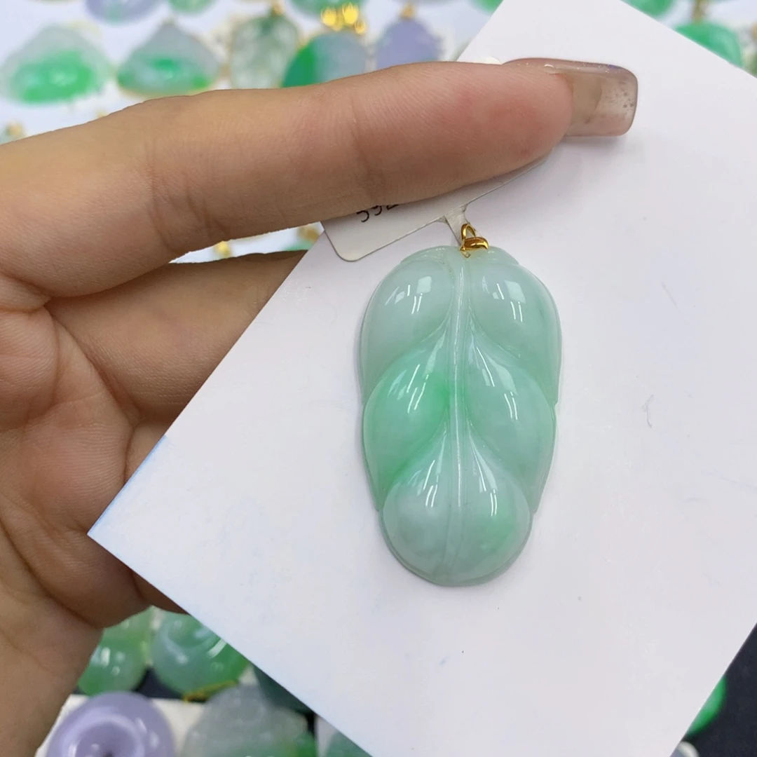 翡翠18K金镶嵌颈饰翡翠