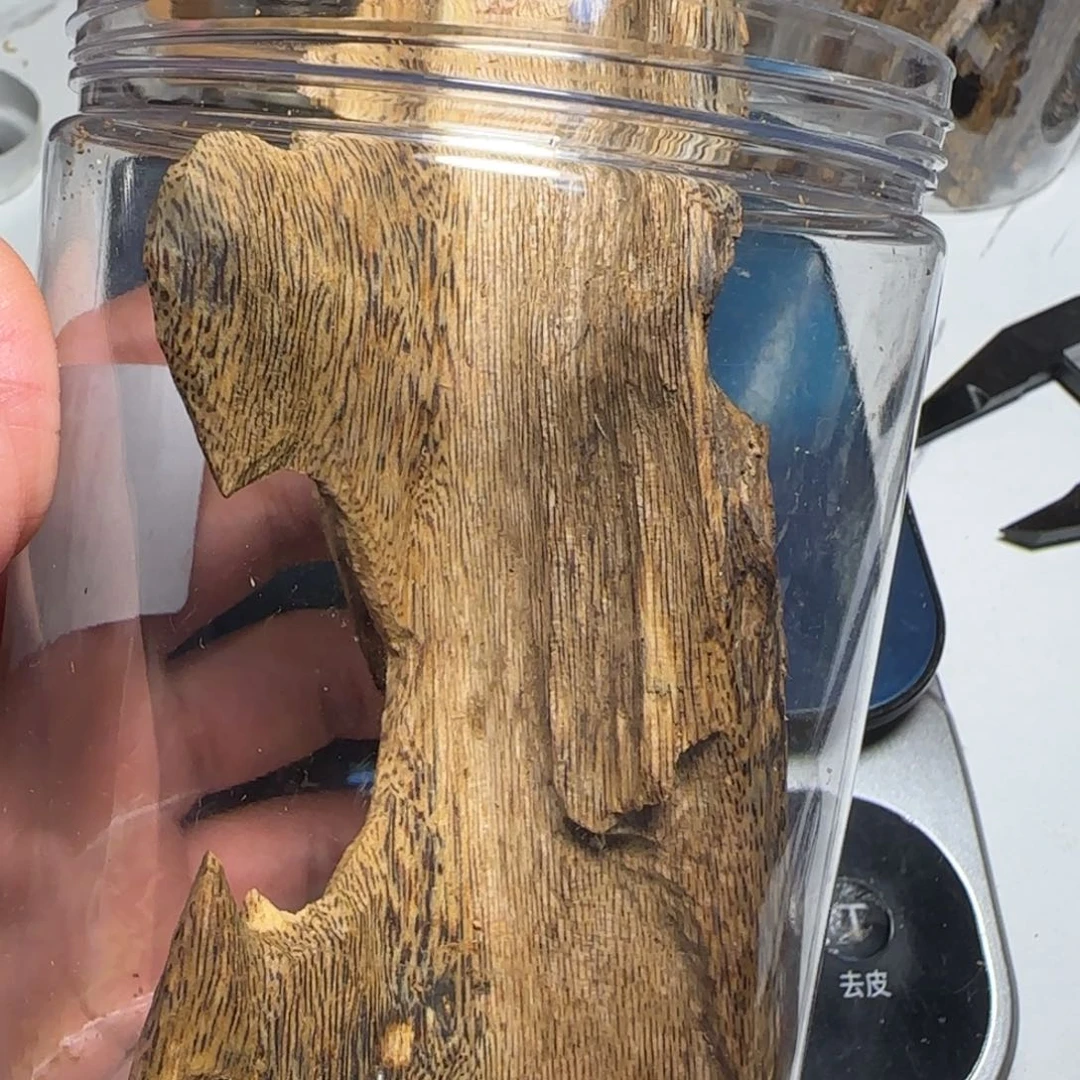 竹奇楠木摆件52.7克。