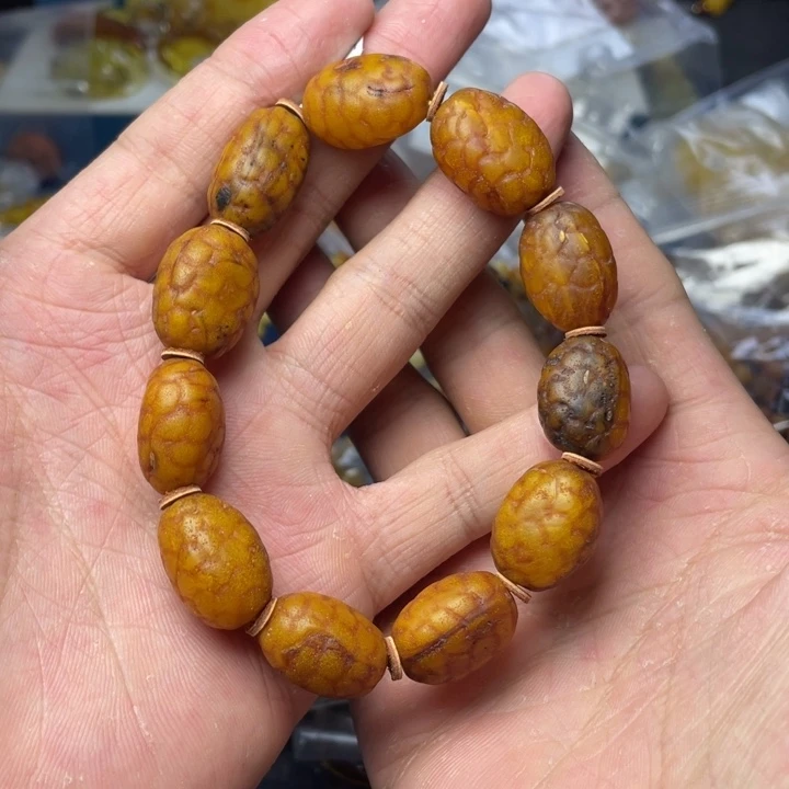 未镶嵌琥珀珠宝奇石