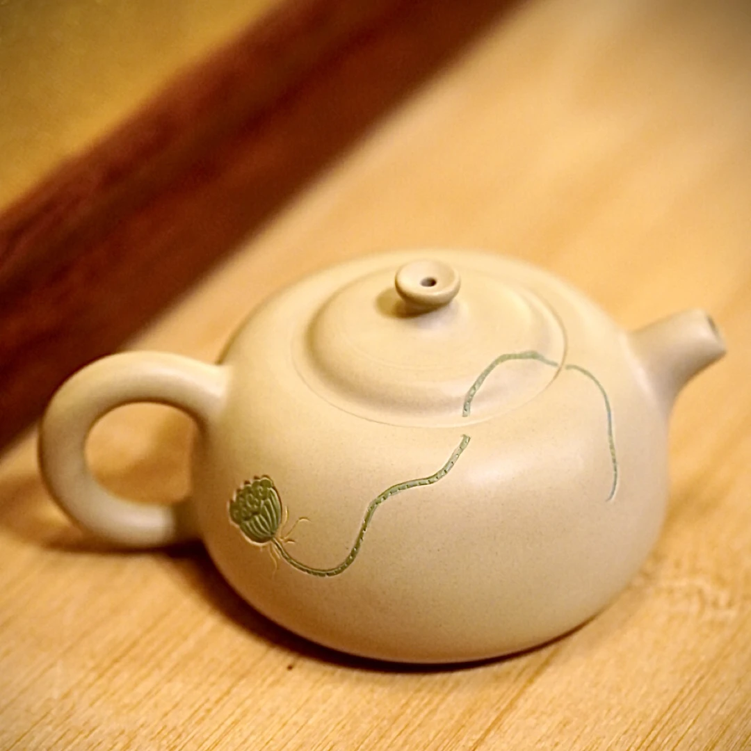 【陶点茶Yun】赋槿陶语刻填莲蓬嵌盖雕刻大莲花壶底白泥球孔精品壶