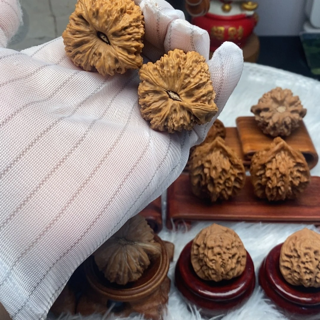 文玩核桃吊坠37尺寸凹底南疆石