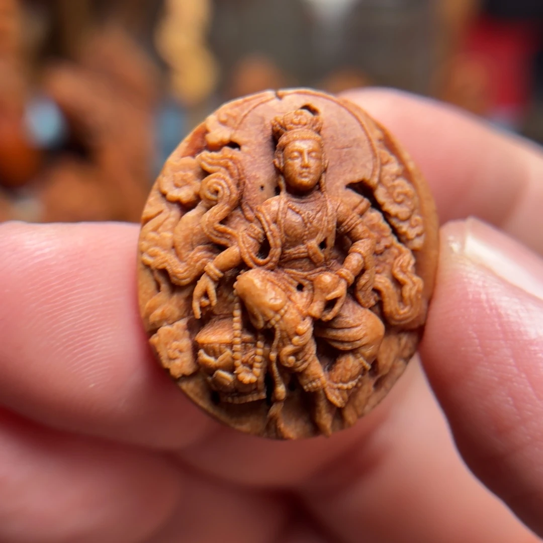 桃核雕刻净瓶观音