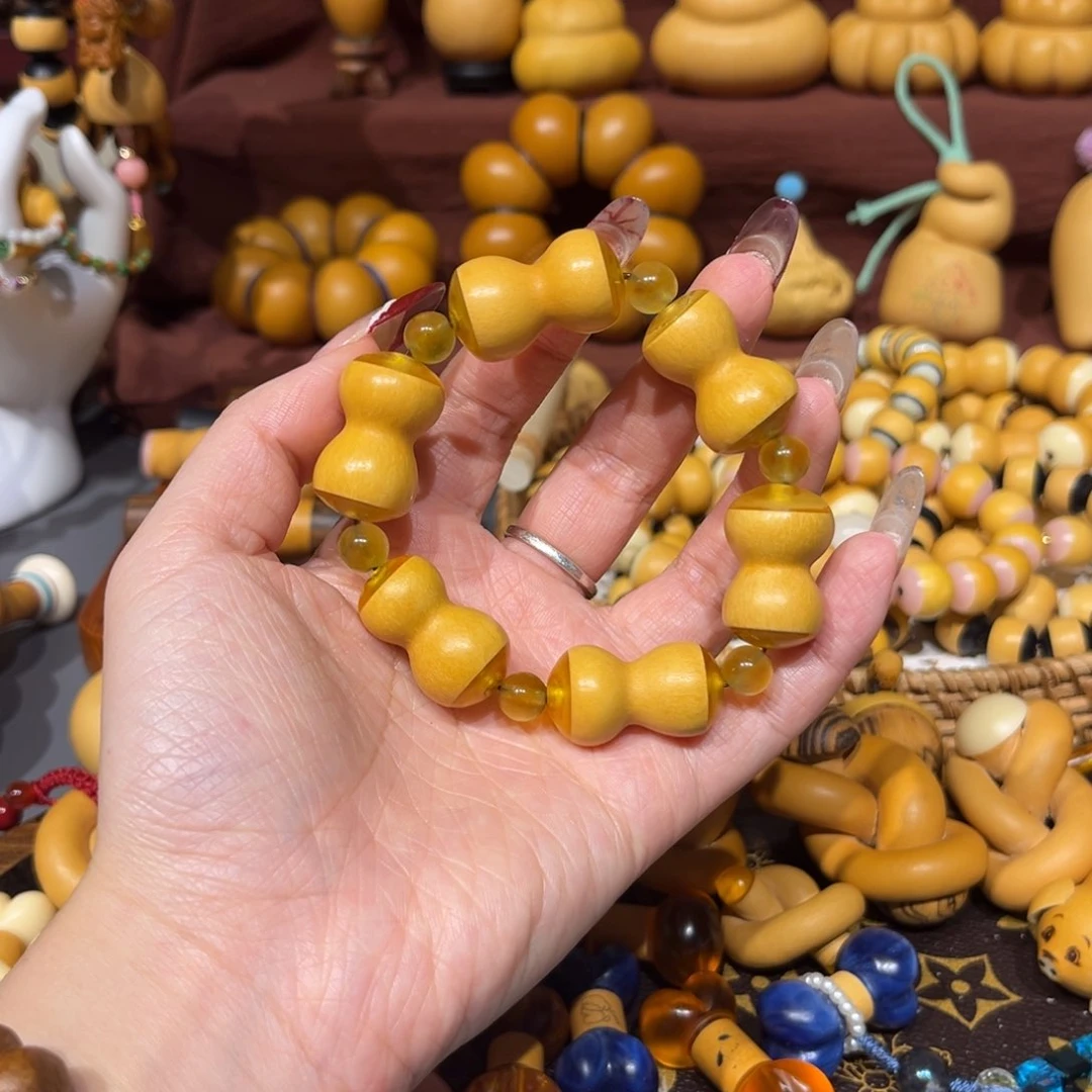 庆****）做工骨头手串一个