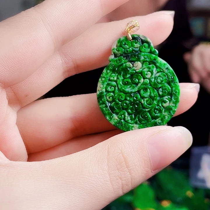 翡翠18K金镶嵌颈饰多样性