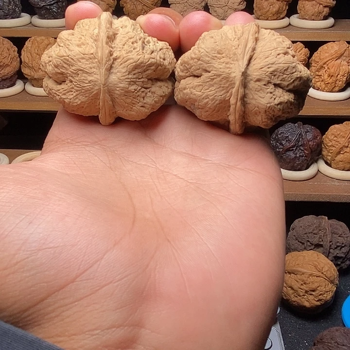 文玩核桃吊坠蝴蝶